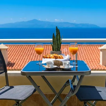 Townhouse Luxury - Relax With Stunning Sea Views Hébergement de vacances *